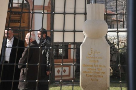 İskilipli Atıf Hoca, mezarı başında dualar eşliğinde anıldı