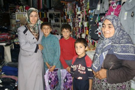 İskilip'te AÇELYA Derneği muhtaç çocuklarını sevindirdi