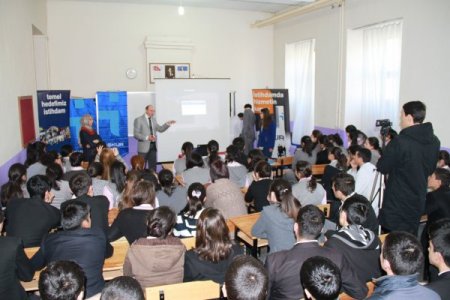 İŞKUR, öğrencileri meslek seçimine yönelik bilgilendiriyor