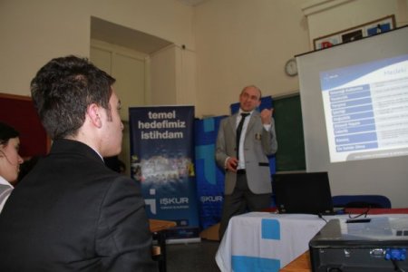 İŞKUR, öğrencileri meslek seçimine yönelik bilgilendiriyor
