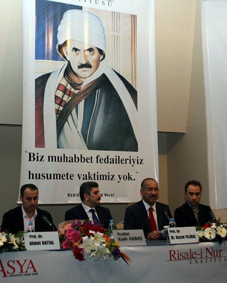 "İslam Dünya’sı Batıdan Sosyal Medeniyeti Alırken, Kur’an-ı Kerim’i Anlatmalı"