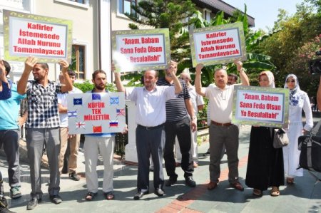 İslam’a hakaret içeren film Alanya'da protesto edildi