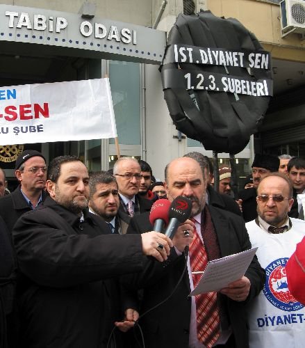 İslam'a Hakaret İçeren Konferansa 'çelenkli' Protesto
