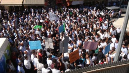 İslam'a yapılan hakaret Bitlis'te protesto edildi