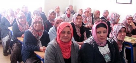 İslam’ı seçen Rus asılı Maria, Kur’an–ı Kerim öğreniyor