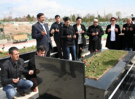 İsmail Güneş'in Kabri Ziyaret Edildi