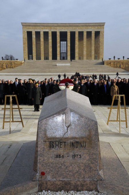 İsmet İnönü, ölümünün 39’uncu yılında Anıtkabir’deki kabri başında anıldı