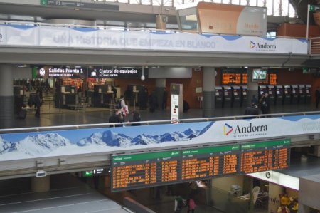 İspanya tren istasyonlarını açık artırmayla satacak