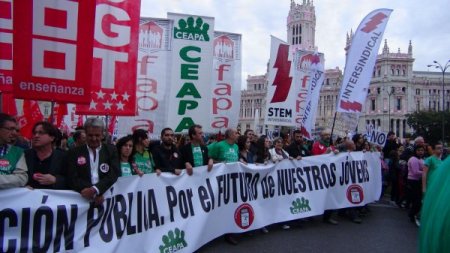 İspanya’da binlerce kişi Eğitim Bakanı’nın istifasını istedi