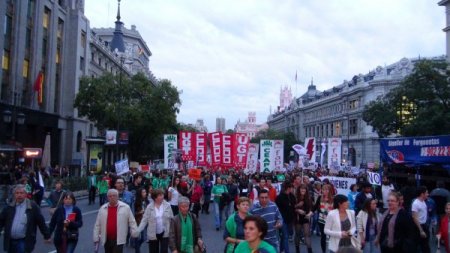 İspanya’da binlerce kişi Eğitim Bakanı’nın istifasını istedi