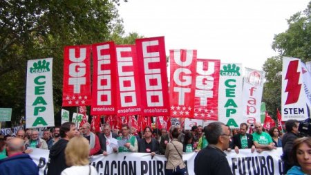 İspanya’da binlerce kişi Eğitim Bakanı’nın istifasını istedi