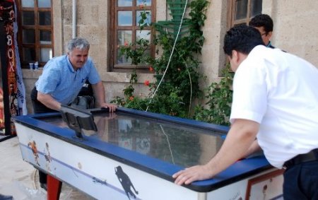 Ispartalılar, eğitim yararına düzenlenen şenliğe yoğun ilgi gösterdi