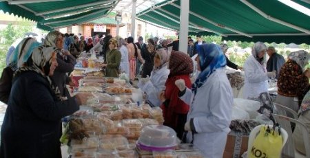 Ispartalılar, eğitim yararına düzenlenen şenliğe yoğun ilgi gösterdi