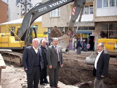 İspir'de alt yapı değişiyor