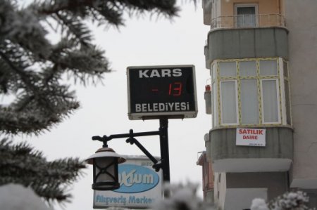 İşportacılar, eksi 15 derecede ekmek mücadelesi veriyor