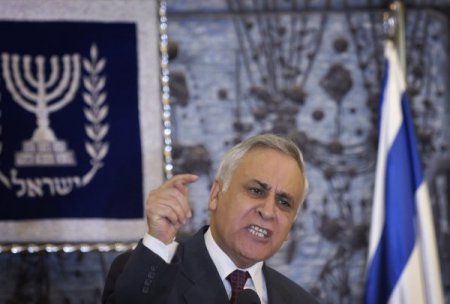 İsrail Cumhurbaşkanı Katsav'a 7 Yıl Hapis Cezası Verildi