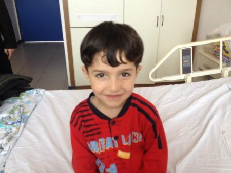 İsrail zulmünü kar topu oynayarak unuttu