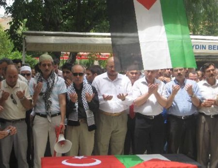 İsrail'in Katlettiği Siviller Ve İskenderun'daki Şehitler İçin Gıyabi Cenaze Namazı Kılındı