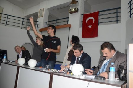 İşsizlerin kura çekimini çocukları yaptı