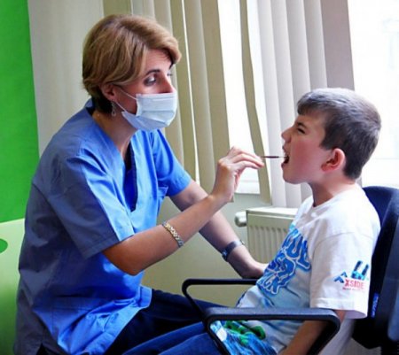 İstanbul Aydın Üniversitesi’nden engelli çocuklara diş taraması