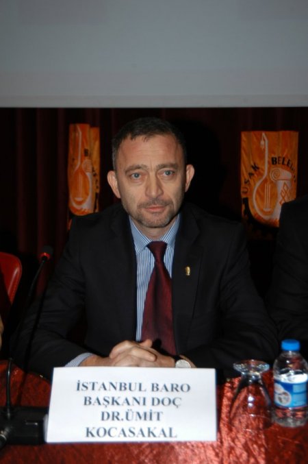 İstanbul Barosu Başkanı Kocasakal, Uşak'taki panelde hükümeti hedef aldı