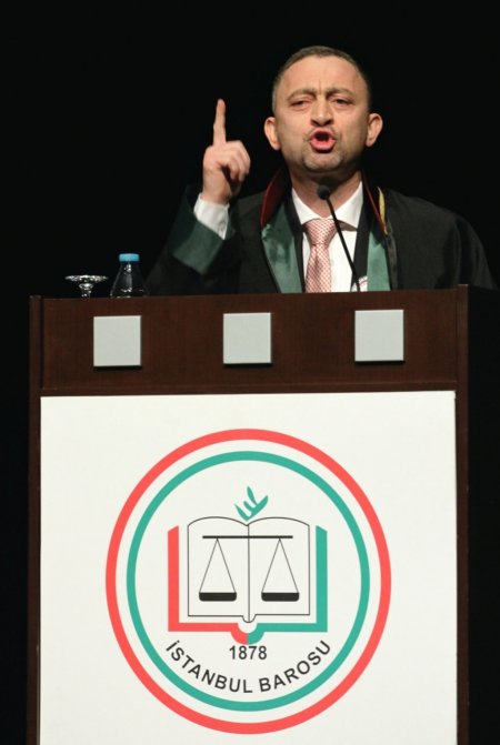İstanbul Barosu Olağanüstü Genel Kurulu toplandı