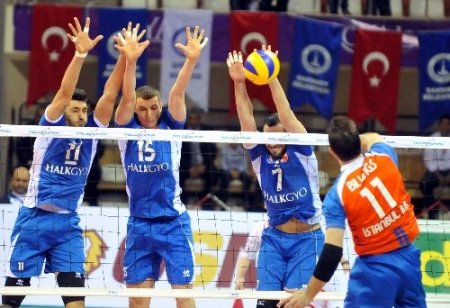 İstanbul BBSK: 2 - Halkbank: 3