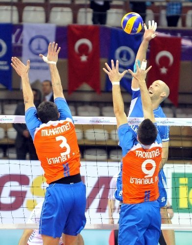İstanbul BBSK: 2 - Halkbank: 3