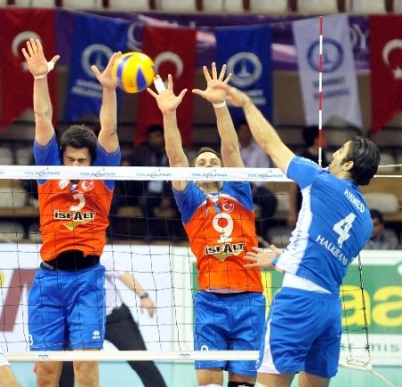 İstanbul BBSK: 2 - Halkbank: 3