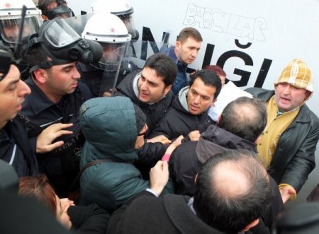 İstanbul Emniyet Müdürlüğü önünde arbede