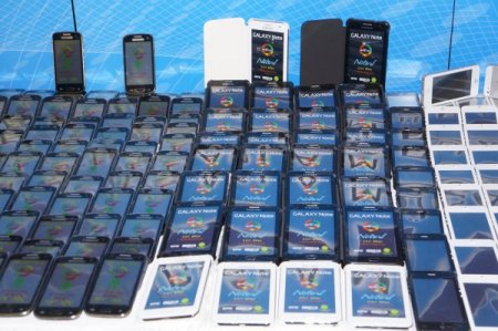 İstanbul polisinden kaçak telefon operasyonu