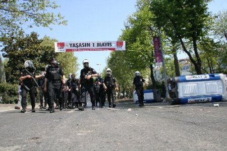 İstanbul sokakları savaş alanına döndü