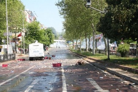 İstanbul sokakları savaş alanına döndü