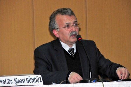 İstanbul Üniversitesi İlahiyat Fakültesi Dekanı Prof. Dr. Şinasi Gündüz