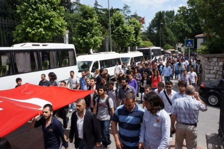 İstanbul Üniversitesi’ndeki Kavgayı Protesto Ettiler