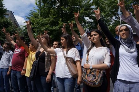 İstanbul Üniversitesi’ndeki Kavgayı Protesto Ettiler
