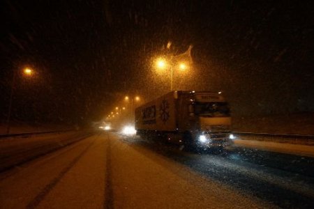 İstanbul'a Mevsimin İlk Karı Yağdı
