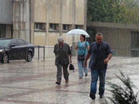 İstanbul'da Beklenen Serinlik Yağmurla Geldi