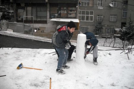 İstanbul'da Çocukların Kar Sevinci