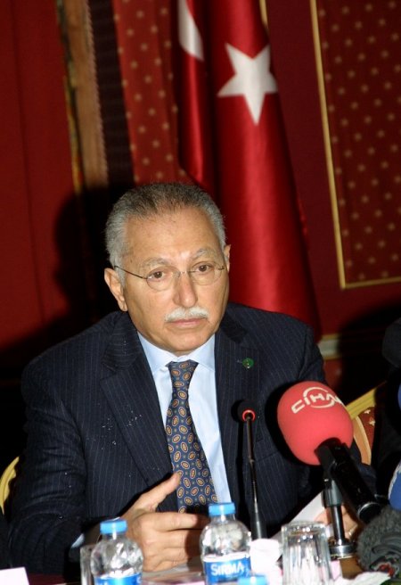 İstanbul’da ‘dini hoşgörüsüzlük’ konusunu ele aldı