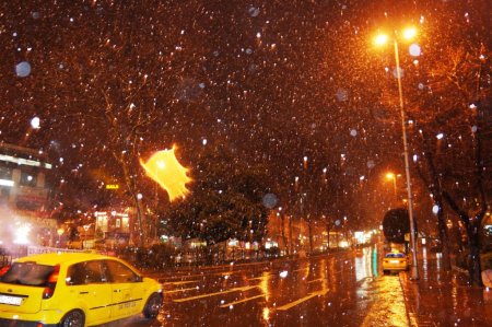 İstanbul’da lapa lapa kar yağdı