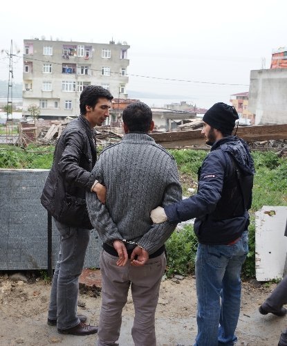 İstanbul'da narkotik ve hırsızlık operasyonu
