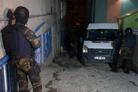 İstanbul'da şafak operasyonu