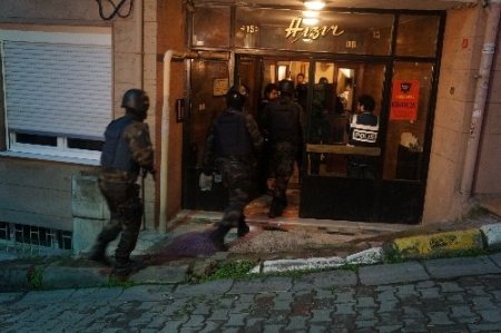 İstanbul'da şafak operasyonu