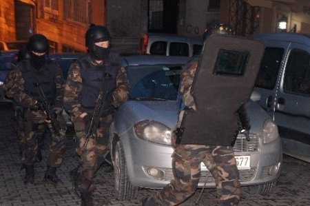İstanbul'da şafak operasyonu