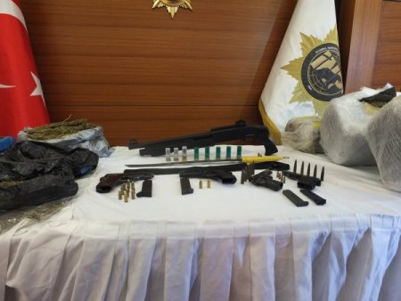 İstanbul’da uyuşturucu operasyonu: 42 gözaltı