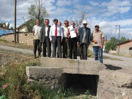 İstanbul'daki Selden Korkan Belde Sakinleri Dere Islahı İçin İmza Topladı