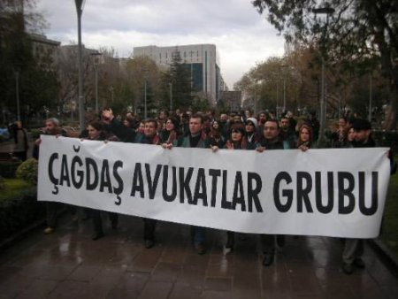 İstanbul'dan Gelen Avukatlar, Tekel İşçilerine Destek İçin Başkent'te Eylem Yaptı