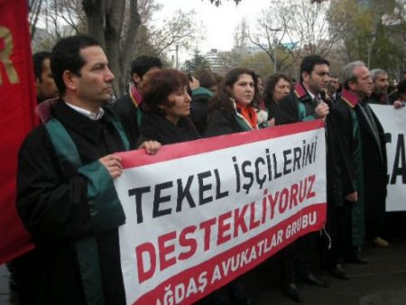 İstanbul'dan Gelen Avukatlar, Tekel İşçilerine Destek İçin Başkent'te Eylem Yaptı