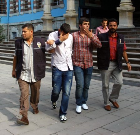 İstanbul'dan gelen hırsızlar kaçarken yakalandı